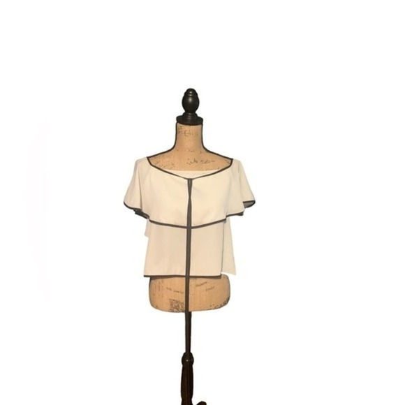 Womens Blouse White Tiered Black Trim Size Medium - Picture 3 of 7